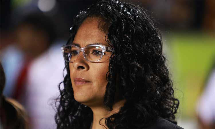 Mónica Vergara, DT de la selección mexicana, presente en el América vs Atlas